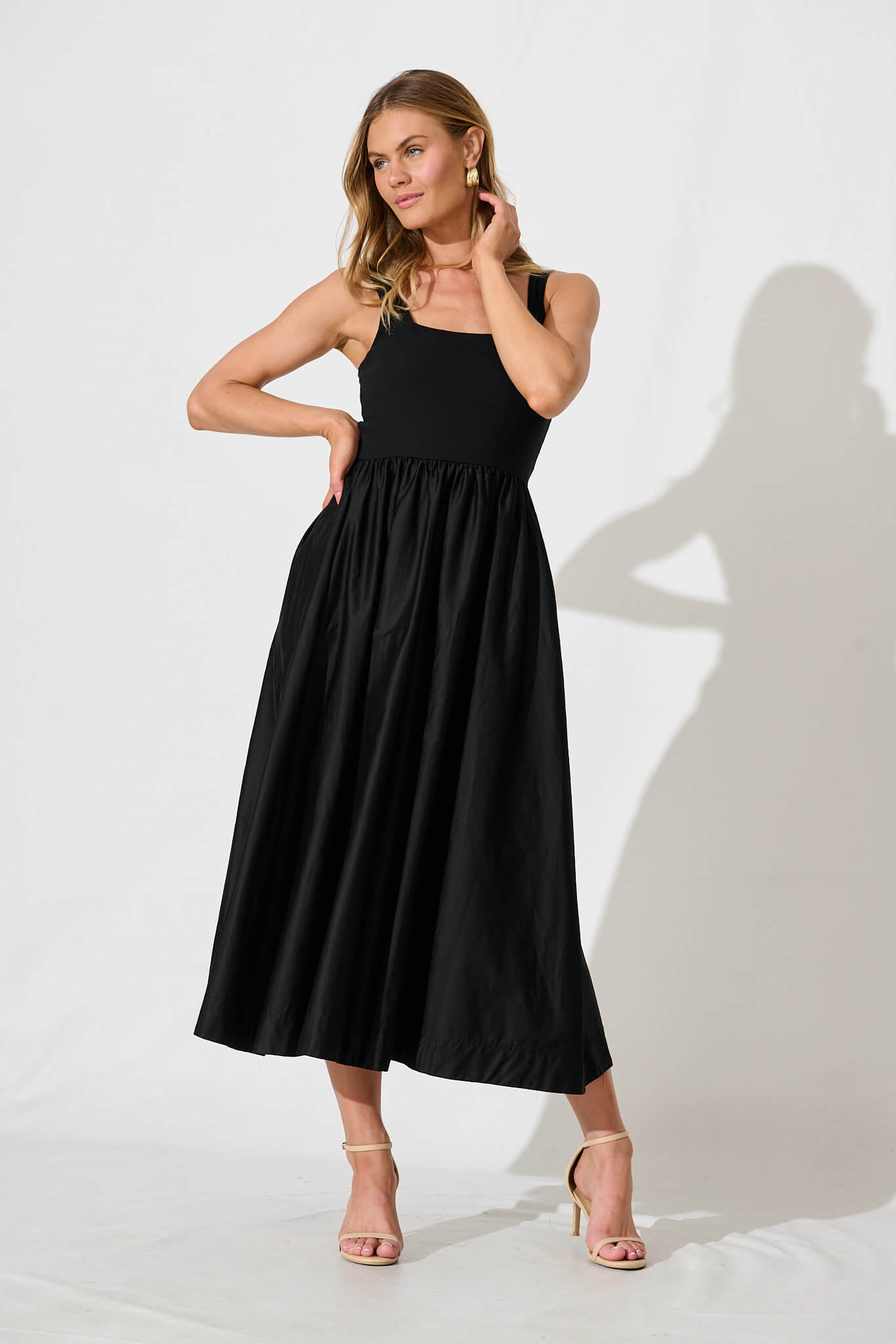Momentum Maxi Dress In Black Cotton Sateen