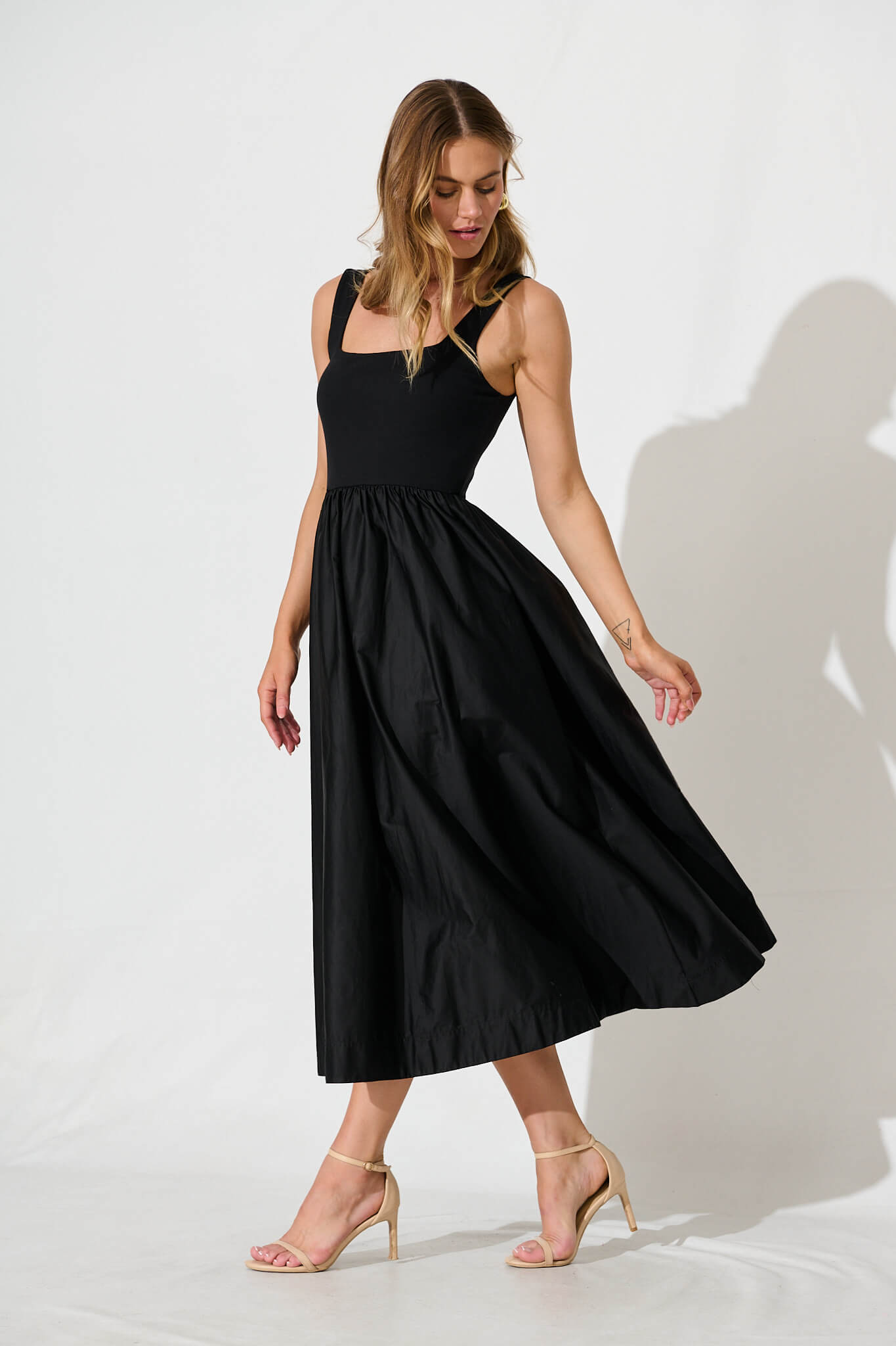 Momentum Maxi Dress In Black Cotton Sateen