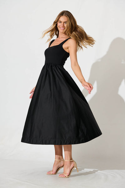 Momentum Maxi Dress In Black Cotton Sateen