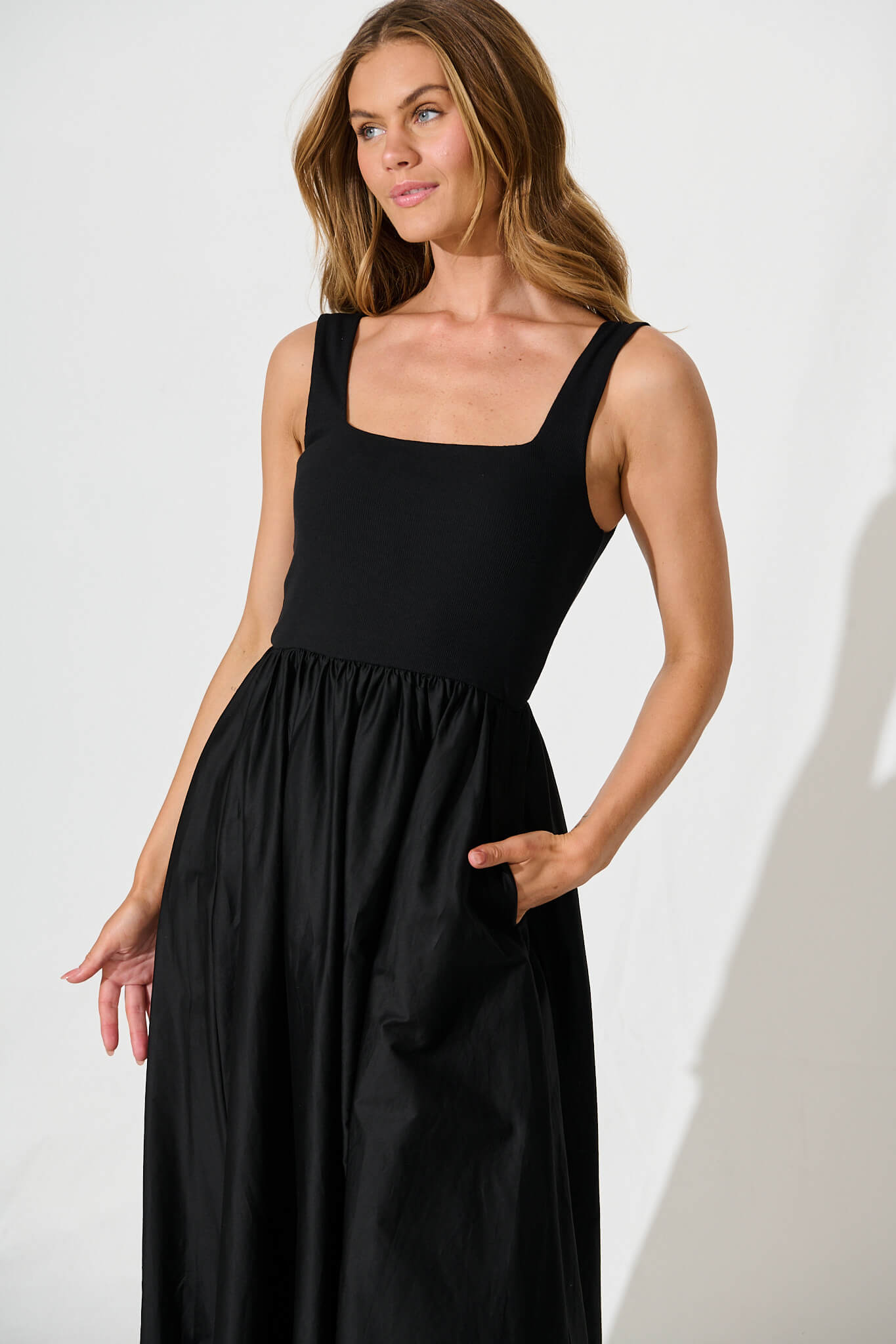 Momentum Maxi Dress In Black Cotton Sateen