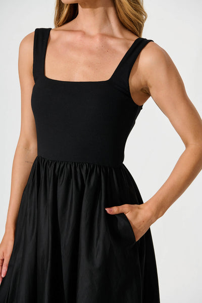 Momentum Maxi Dress In Black Cotton Sateen