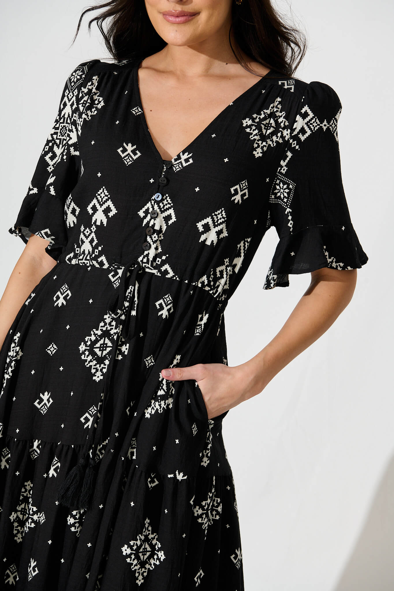 Valya Maxi Dress In Black with Cream Print Blend