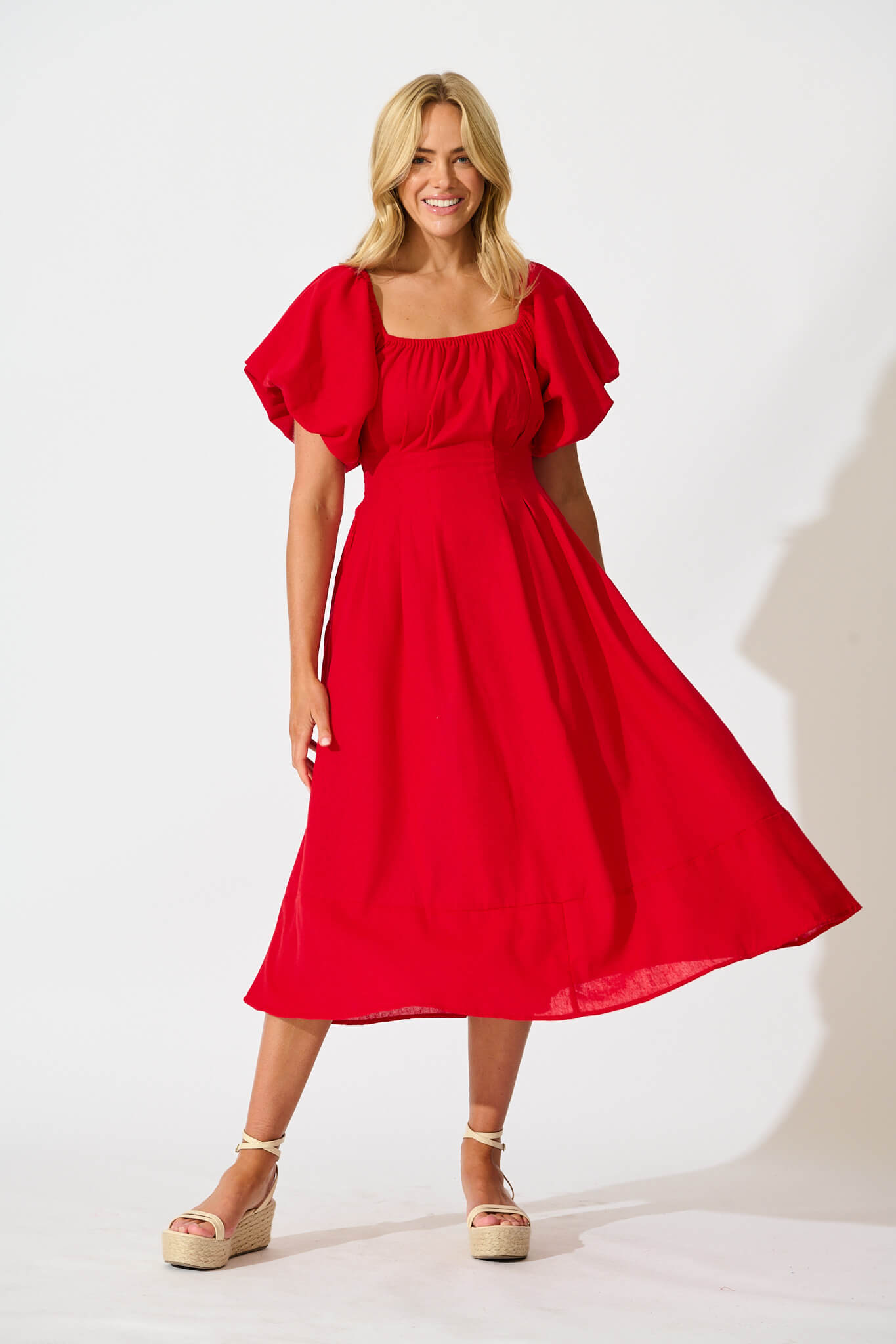 Wintour Maxi Dress In Red Linen Blend